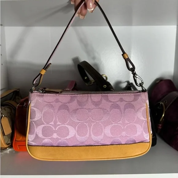 バッグ Rare COACH accessory pouch Pink 6094 Rare COACH Signature Canvas Accessory Pouch 6094 Pink Logo
